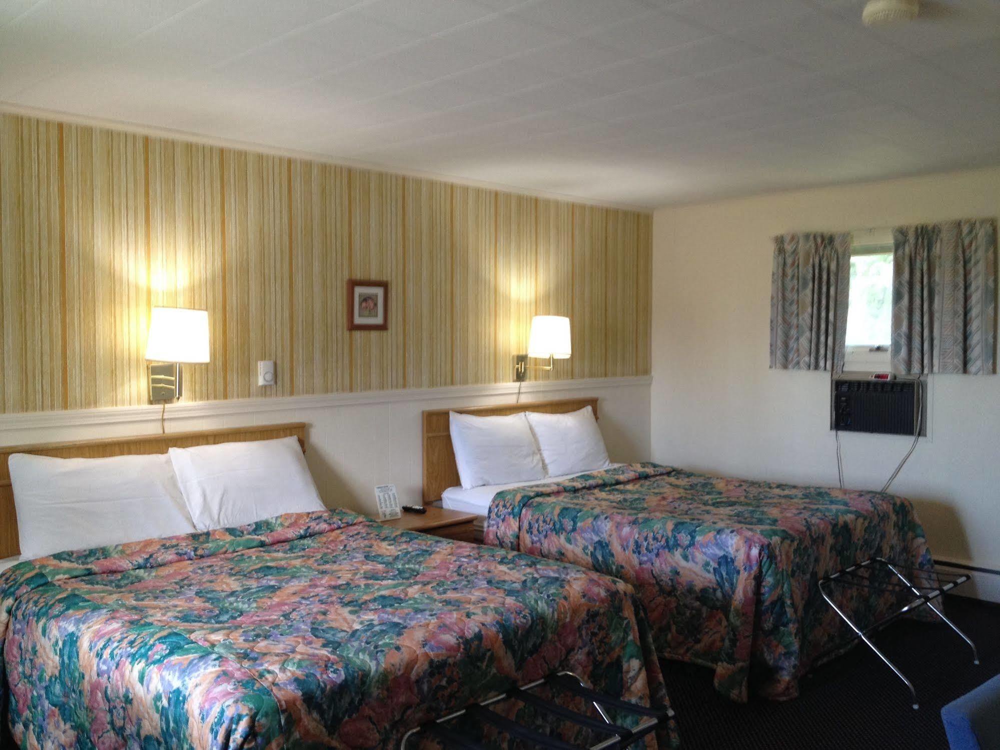 Timberly Motel Gaylord Extérieur photo