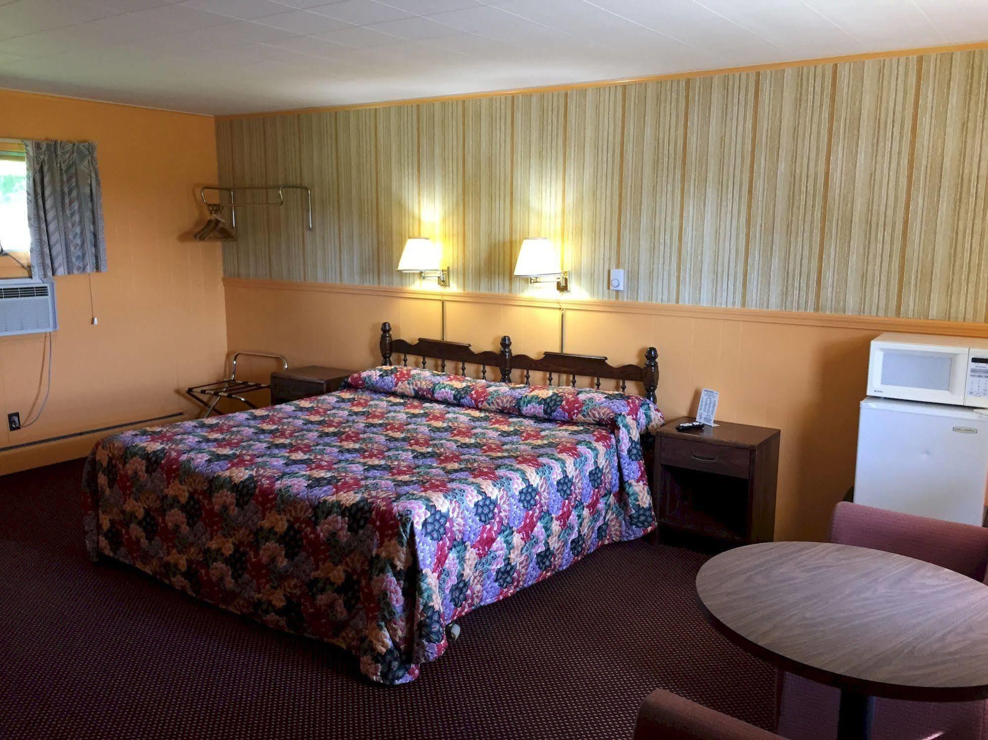 Timberly Motel Gaylord Extérieur photo